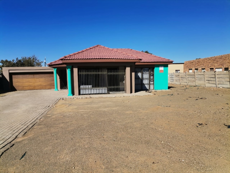 3 Bedroom Property for Sale in Lourierpark Free State